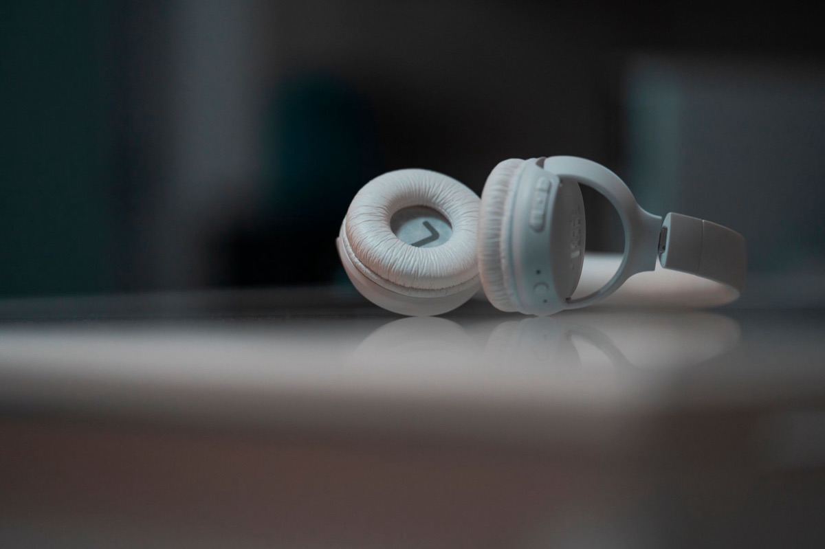 Tecnologia de conexão Bluetooth para dispositivos de áudio sem fio.